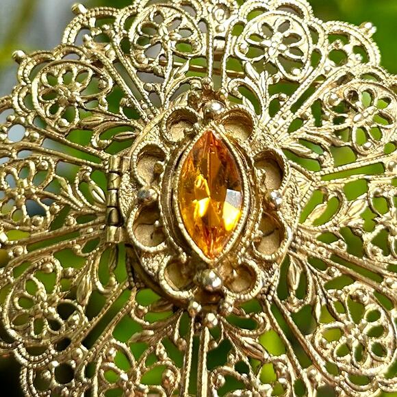 Vintage Filigree Solid Perfume Locket Brooch – Gold-Tone Pin / Pendant, - Picture 7 of 11